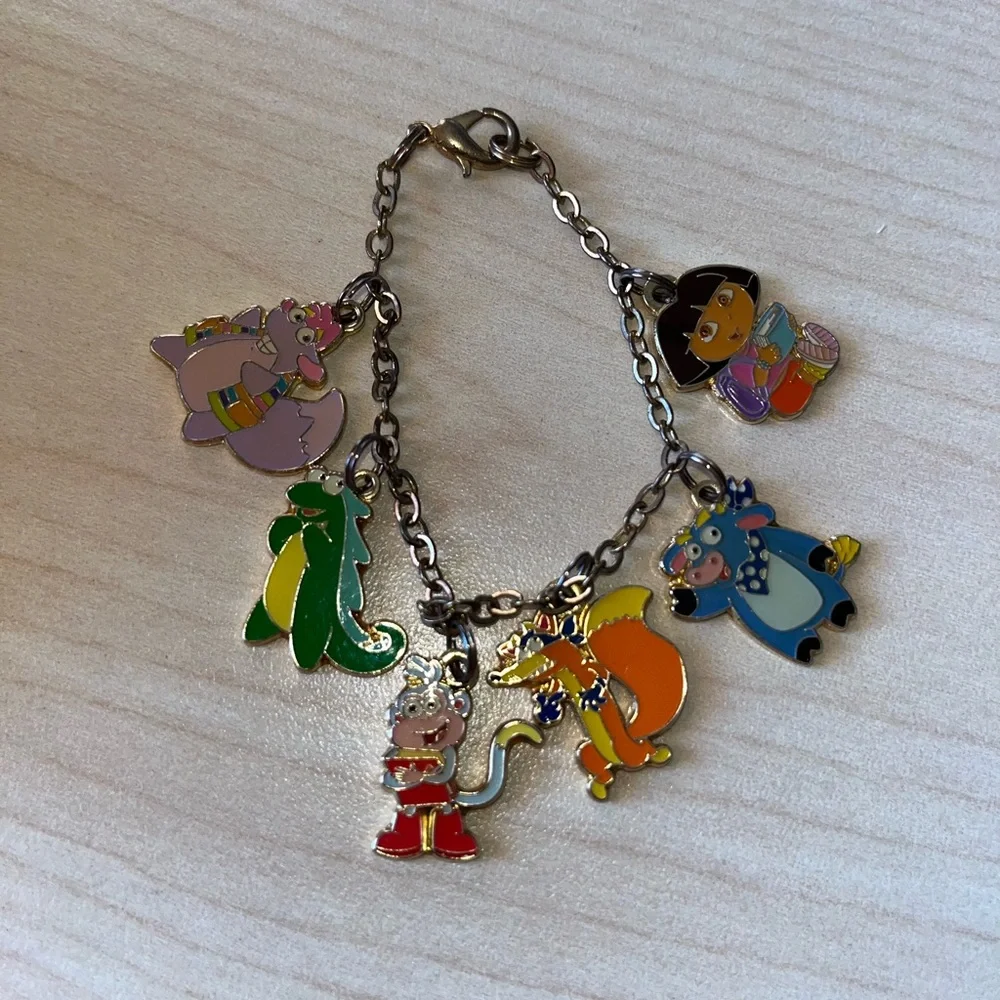Nickelodeon Dora the explorer kids bracelet with 6 enamel characters.